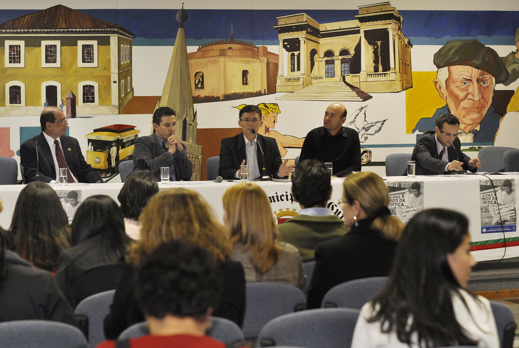 Debatidas formas de violência na sociedade 