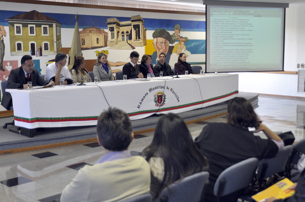 Debatidos direitos das crianças e adolescentes 