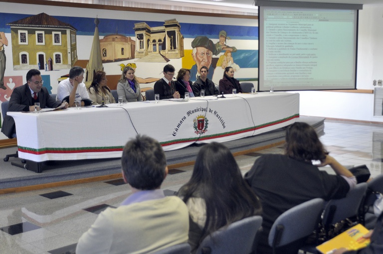 Debatidos direitos das crianças e adolescentes 