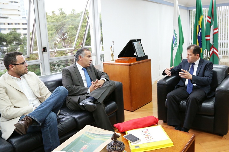 Delegação boliviana visita a Câmara de Curitiba