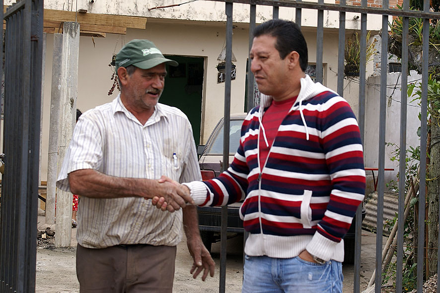 Denilson Pires acompanha obras no Ganchinho 