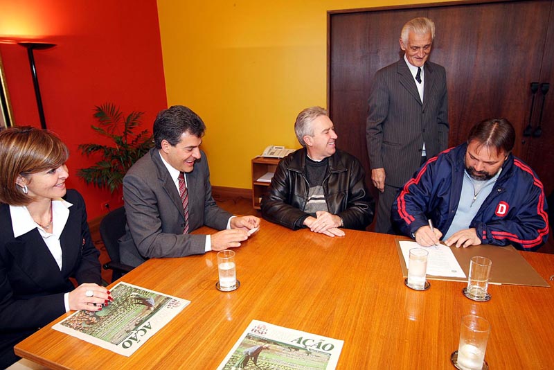 Derosso participa de assinatura de convênio 