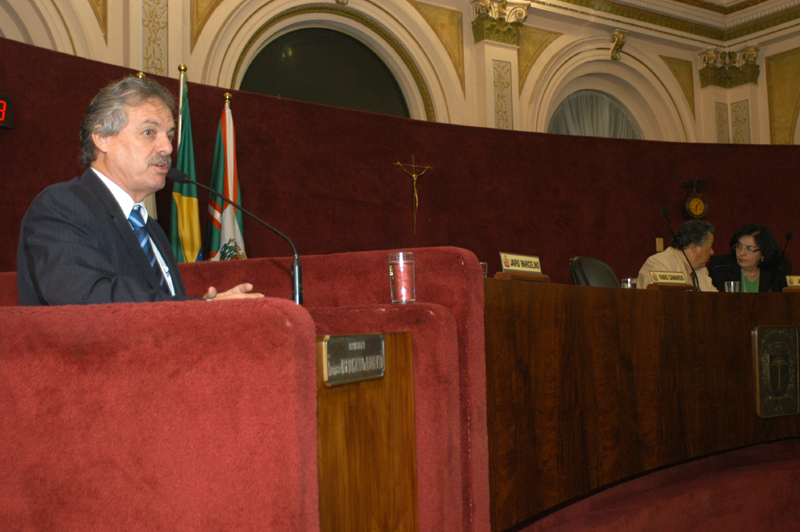 Derosso quer maior controle nos clubes 