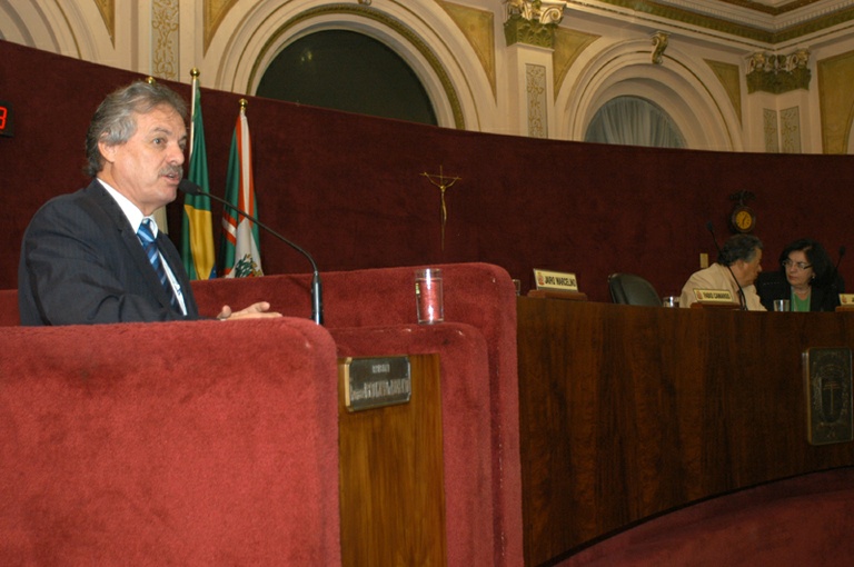 Derosso quer maior controle nos clubes 