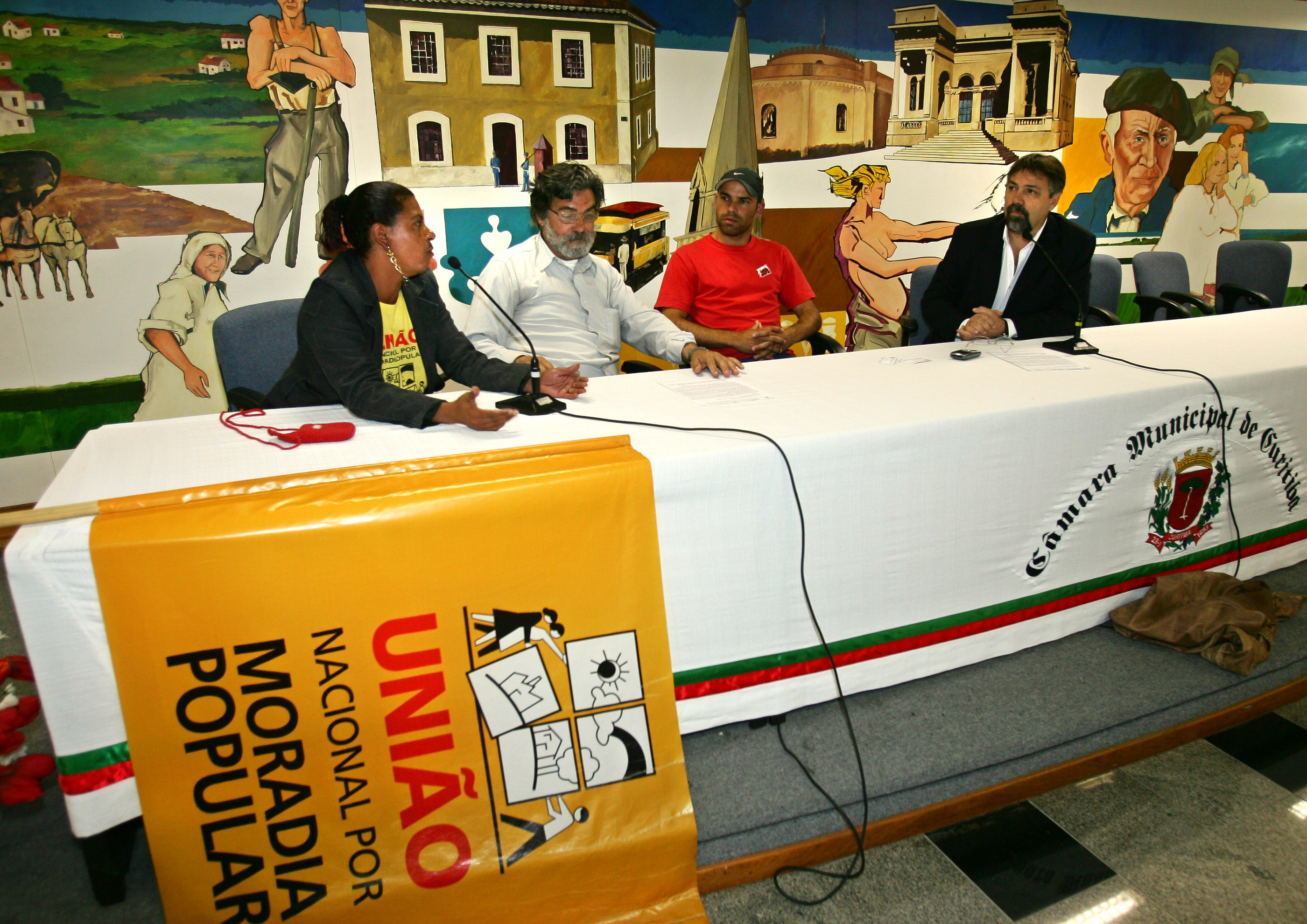 Derosso recebe integrantes de movimento por moradia 