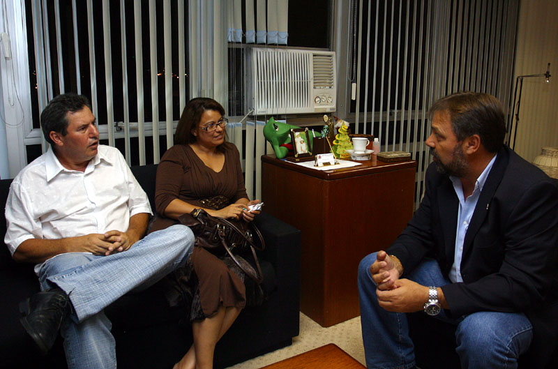 Derosso recebe vereadora de Ribeirão do Pinhal 