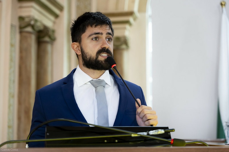 Moção de protesto contra fake news é aprovada pela Câmara de Curitiba