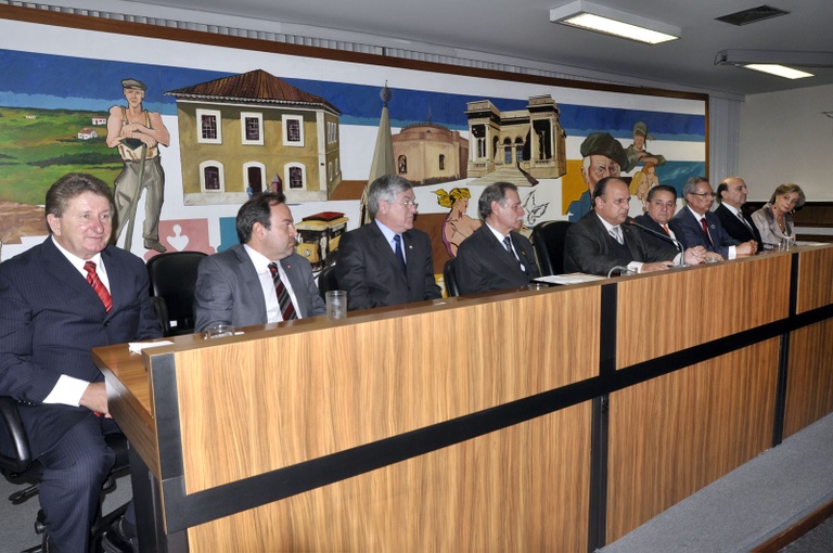 Desembargador recebe cidadania curitibana 