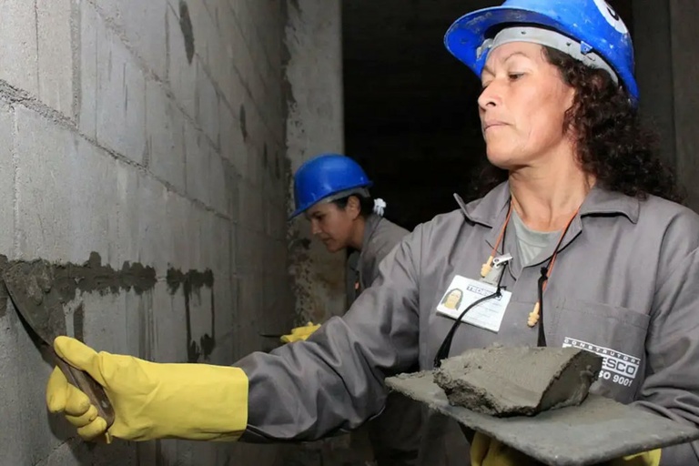 Desigualdade salarial é alvo de projeto na Câmara de Curitiba