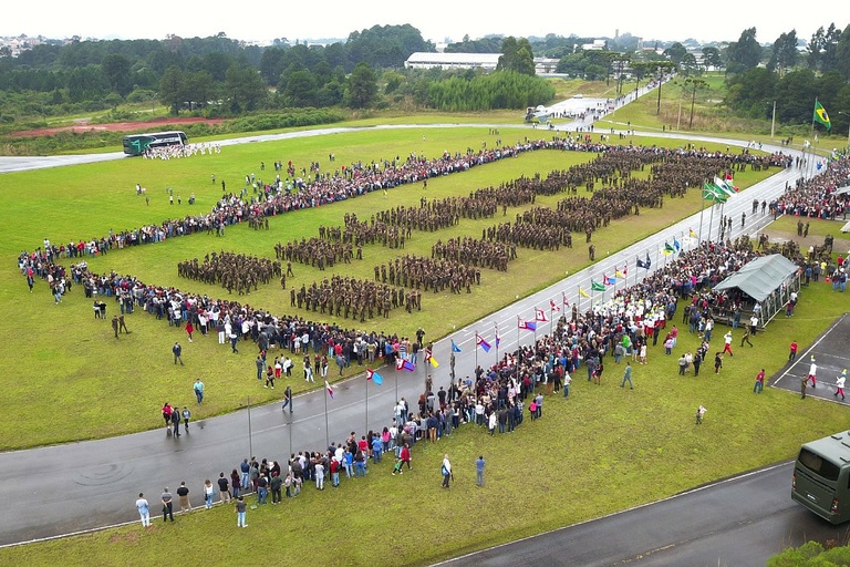 Destacada formatura de soldados do Exército Brasileiro