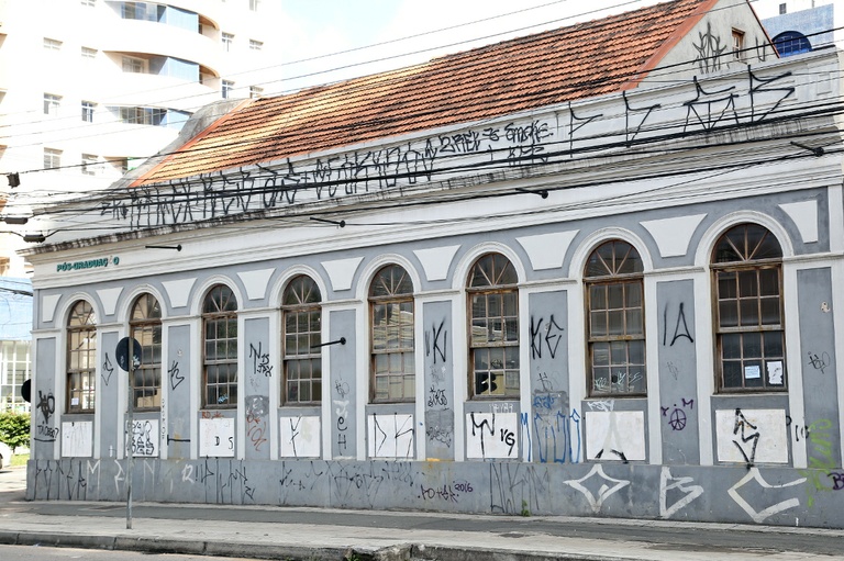 Desvinculação do lixo do IPTU e multa a pichadores têm votação final