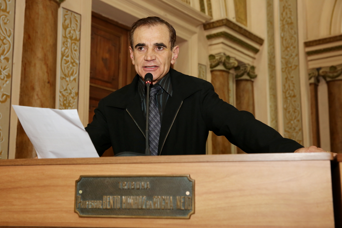 Deus seja louvado poderá constar em placas inaugurais