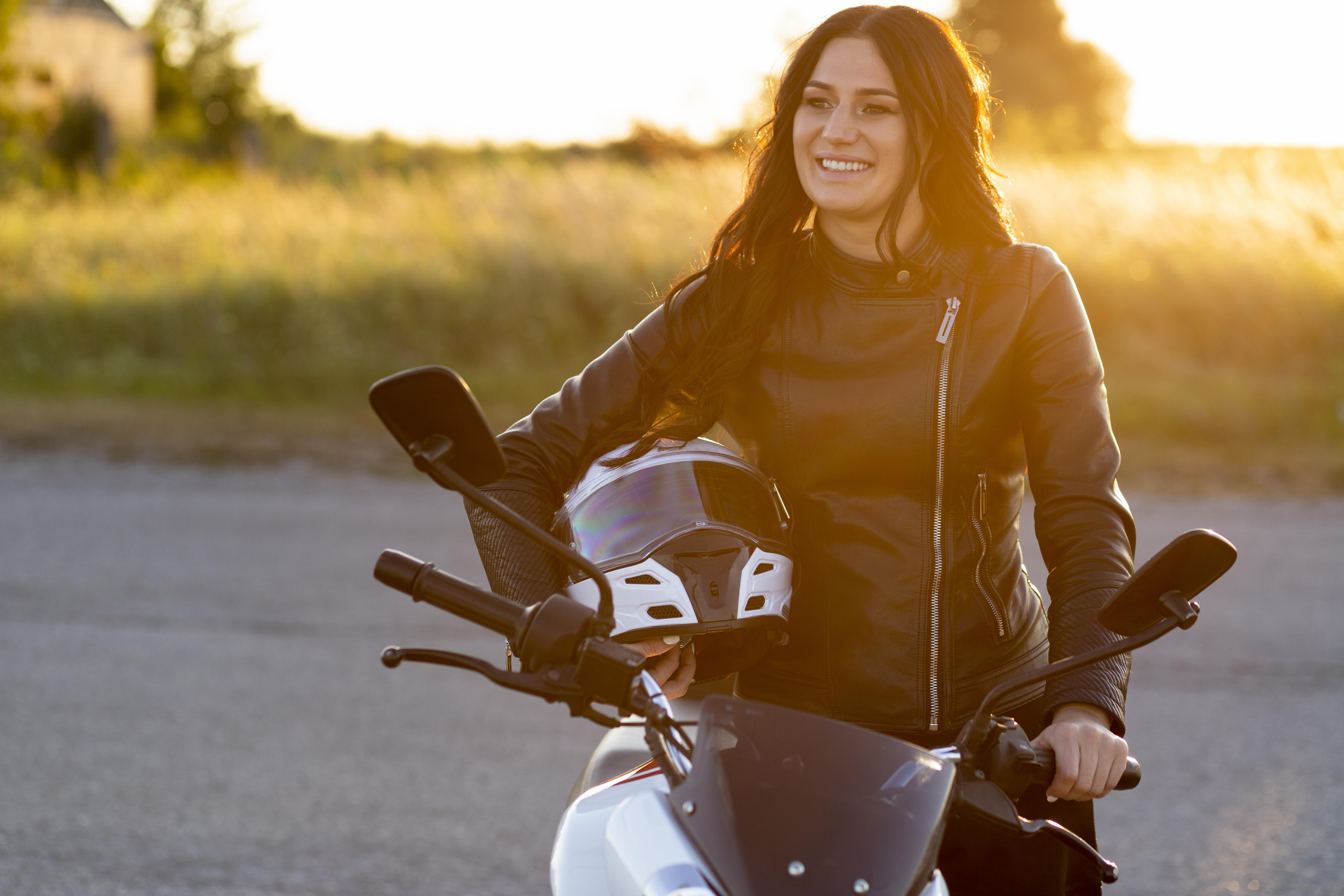 Vereadora propõe dia para valorizar trabalho da motogirl