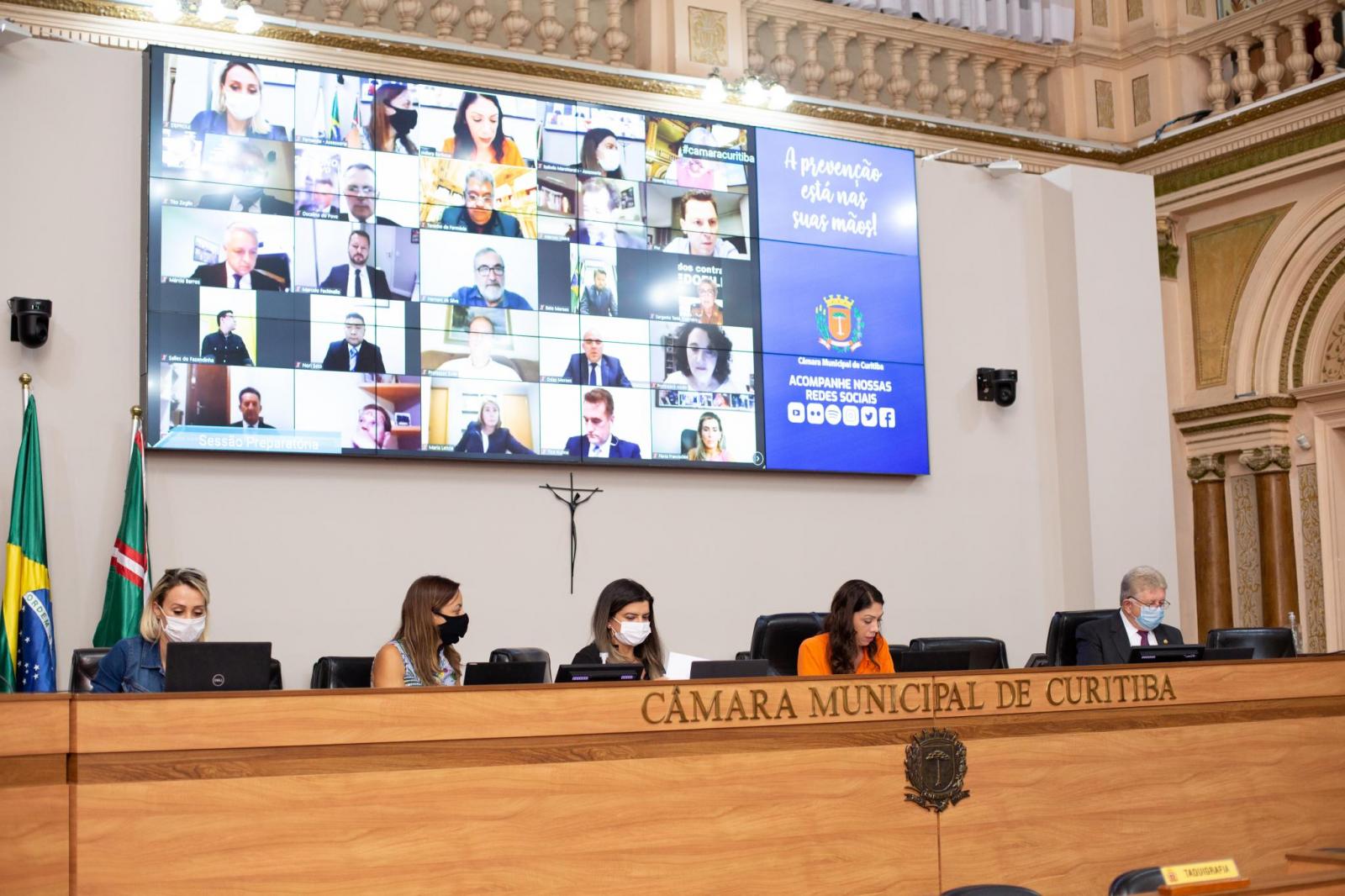 Diplomados, vereadores da 18ª legislatura têm sessão preparatória