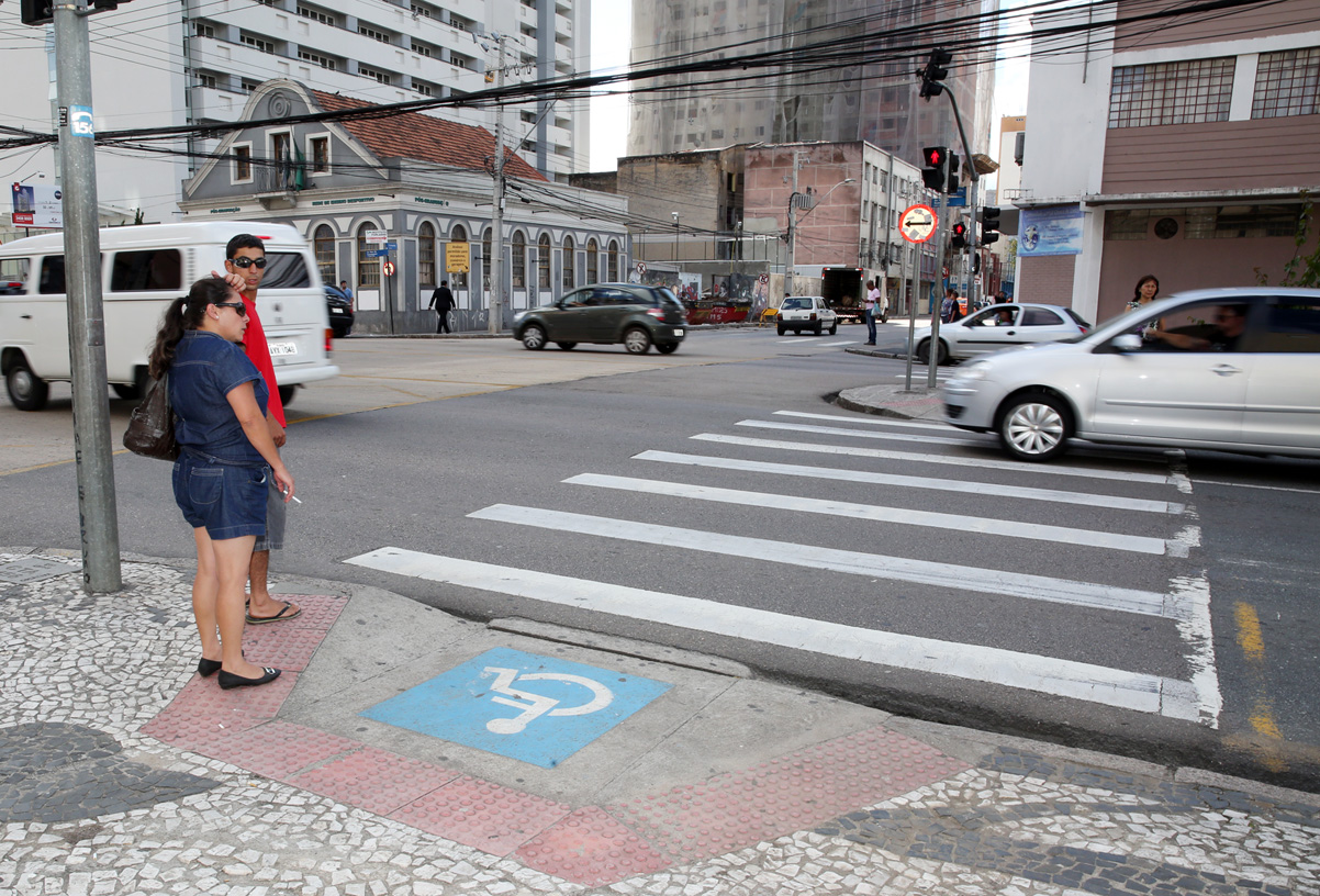 Direitos Humanos analisa melhorias para mobilidade dos  deficientes visuais