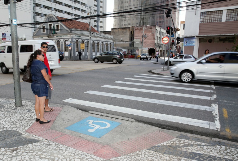 Direitos Humanos analisa melhorias para mobilidade dos  deficientes visuais