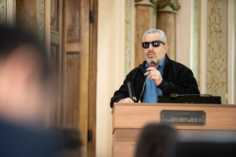 Diretor do Instituto Paranaense de Cegos é recebido na Tribuna Livre