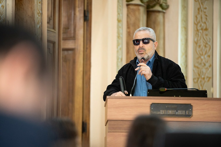 Diretor do Instituto Paranaense de Cegos é recebido na Tribuna Livre