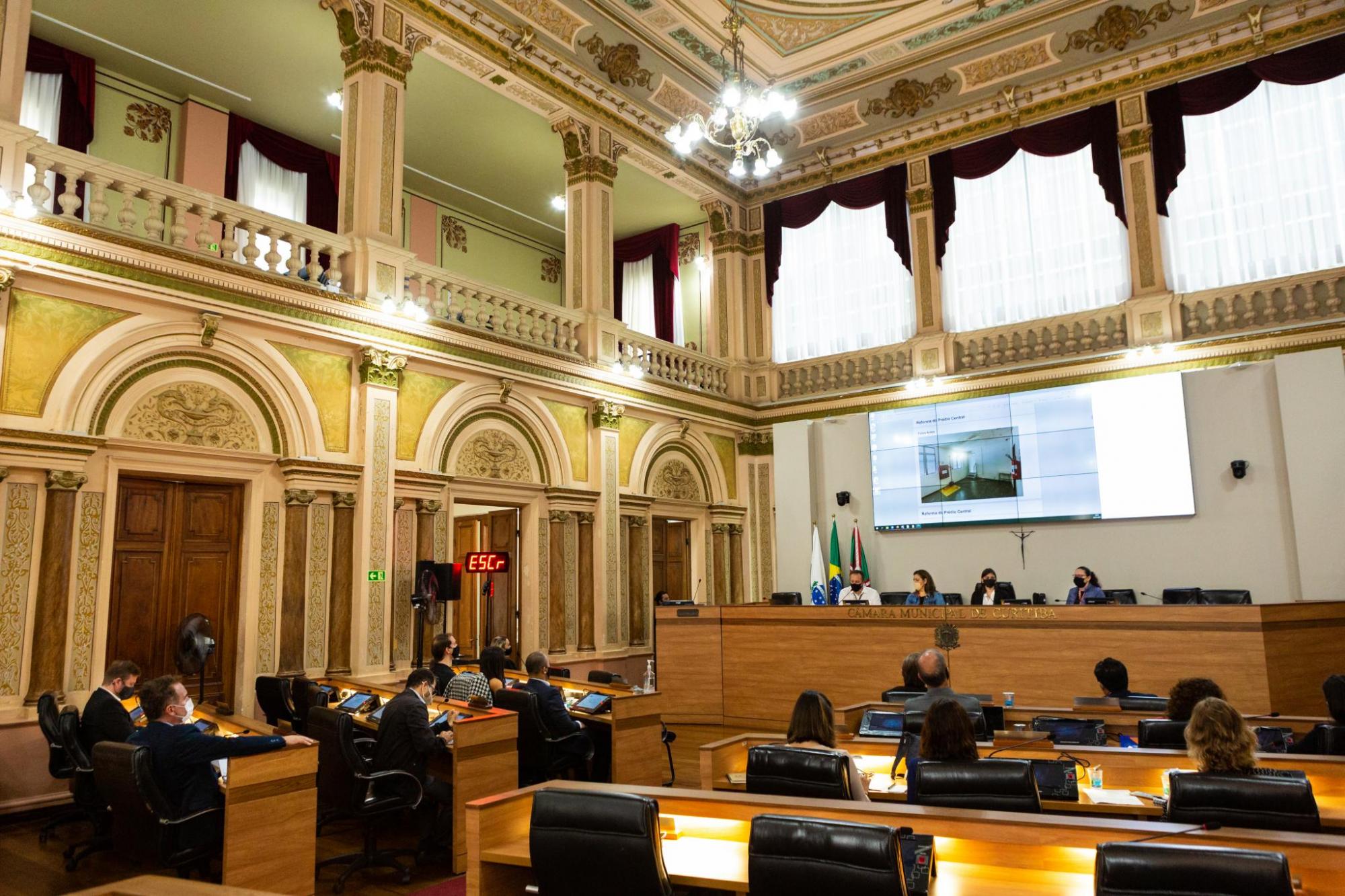 Diretores apresentam à Mesa da CMC andamento da reforma do prédio central