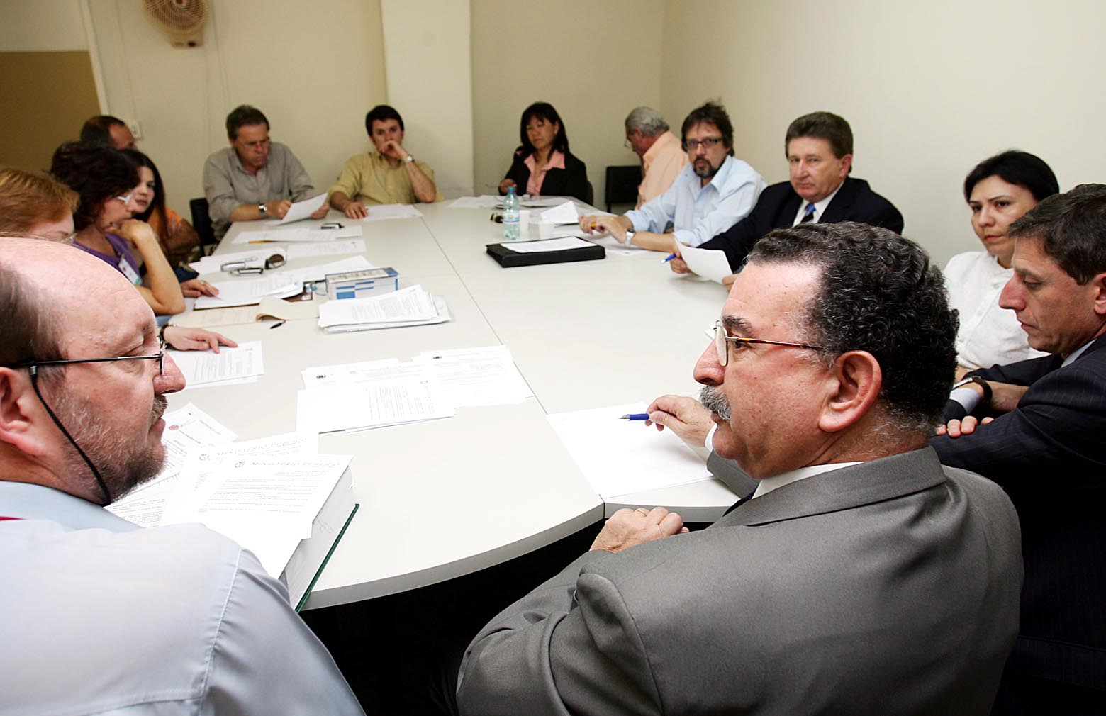 Discutida elaboração de projeto sobre cães 