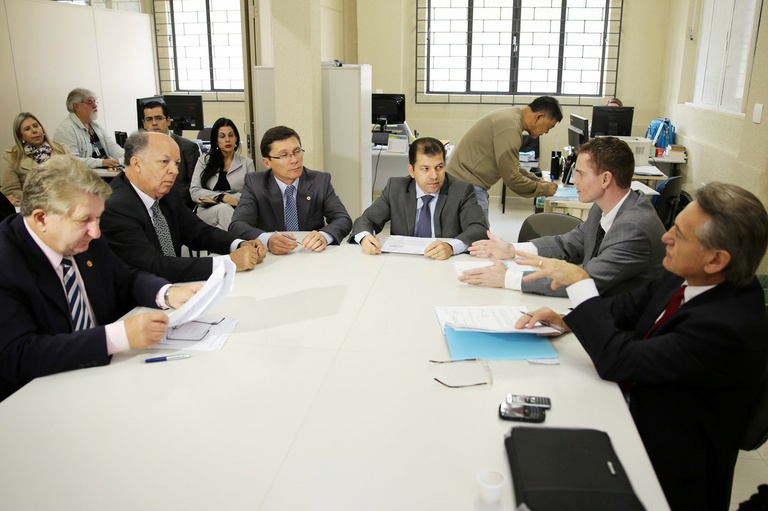 Dispensa da CNDT em convênios municipais na pauta da Economia