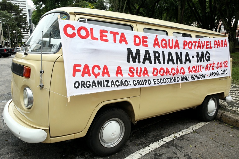 Doações de água potável para Mariana seguem até sexta-feira