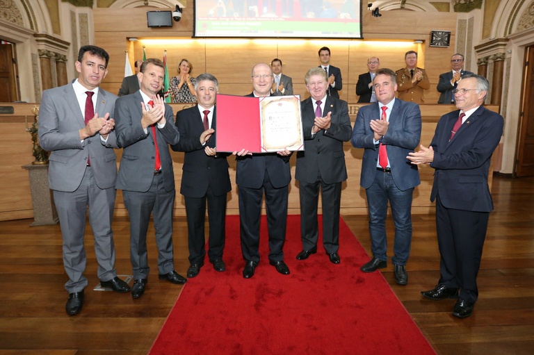 Dom Peruzzo recebe o título de Cidadão Honorário de Curitiba