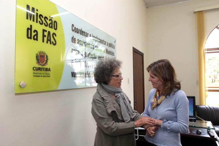 Dona Lourdes busca apoio da FAS 