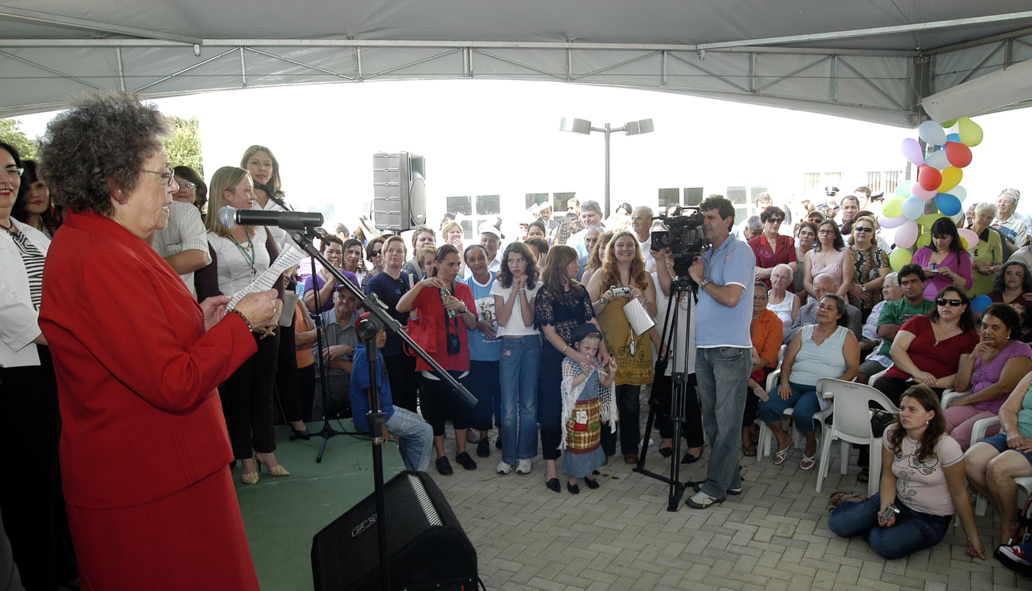 Dona Lourdes comemora nova unidade de saúde 