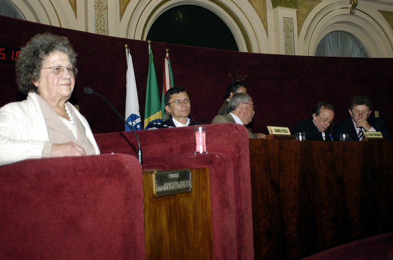 Dona Lourdes propõe título a advogada 