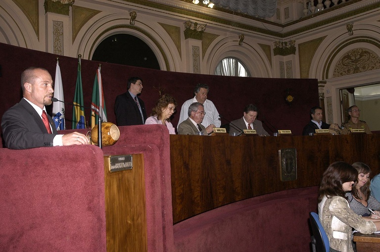 Doutora em educação fala sobre drogas na Câmara 