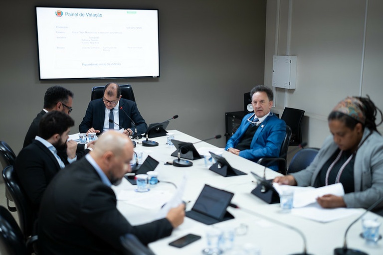 Comissão aprova maior controle sobre tintas em spray