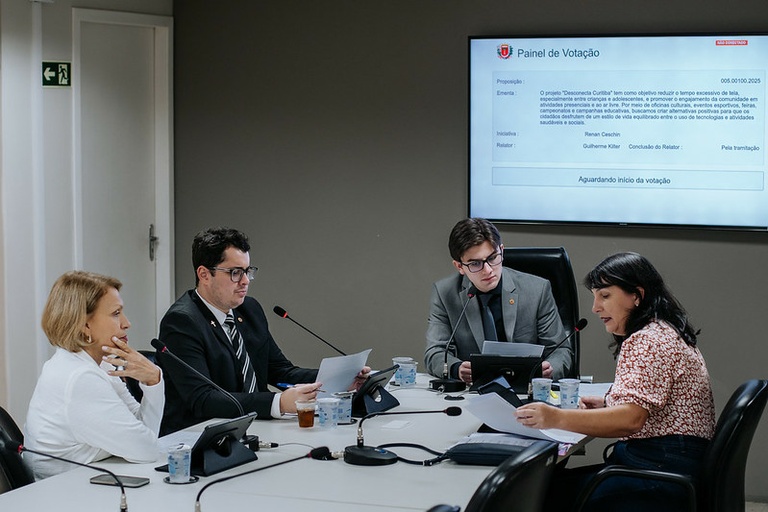 Educação acata prova para diretores de escolas e Cidadania a Michelle Bolsonaro