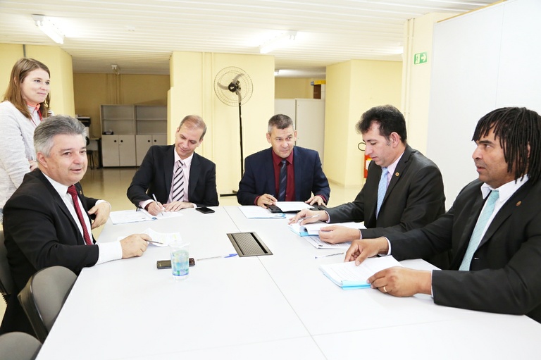 Educação aprova regulamentação de programa contra drogas 