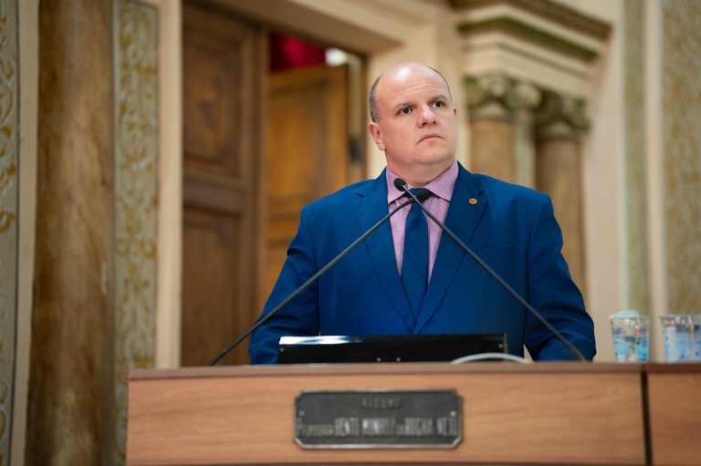 Educação inclusiva: Câmara aprova apoio à APAE frente à ação judicial 