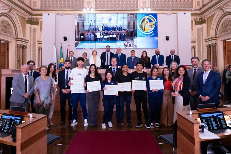 Educação política: Câmara de Curitiba conclui 7ª edição do Parlamento Jovem