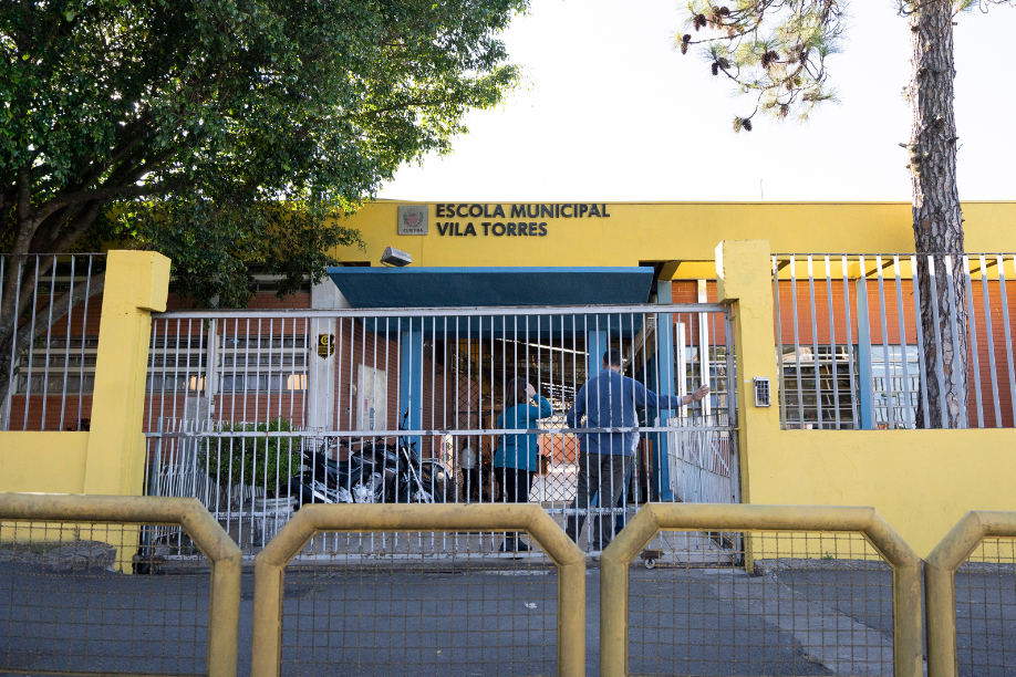 Comissão vota prova para diretores de escolas e Cidadania a Michelle Bolsonaro