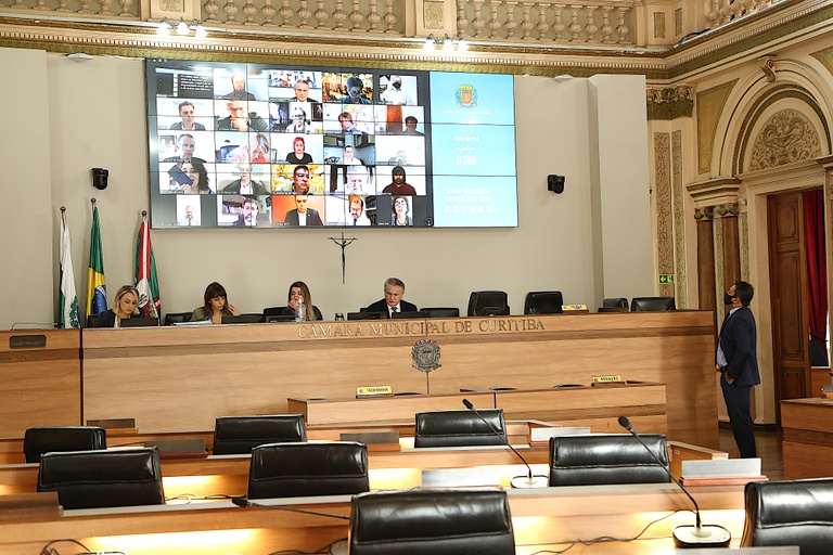 Em 1º turno, Câmara de Curitiba aprova potencial construtivo adicional