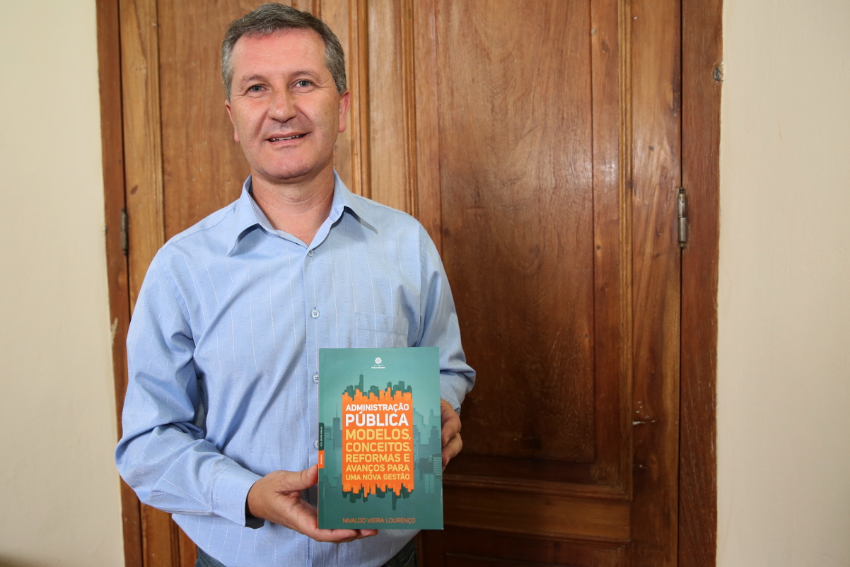  Em 2016, vereador e três funcionários da Câmara publicaram livros