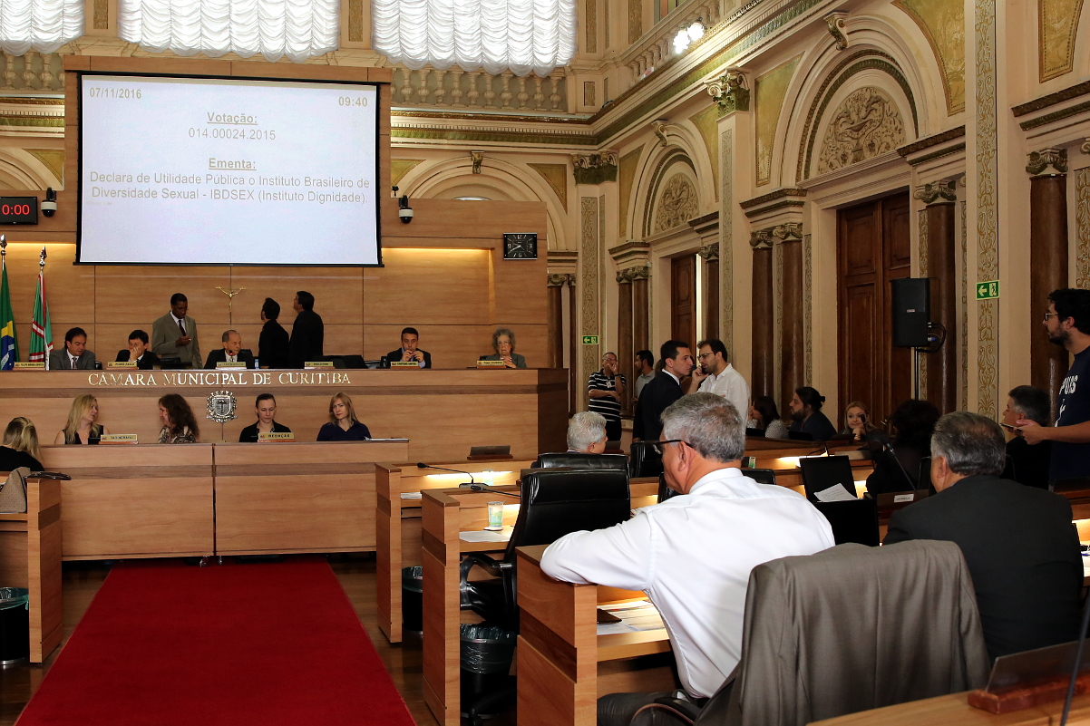 Em 2º turno, plenário rejeita utilidade pública ao Instituto Dignidade