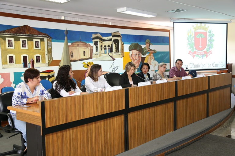 Em audiência, especialistas falam sobre moradores e animais de rua