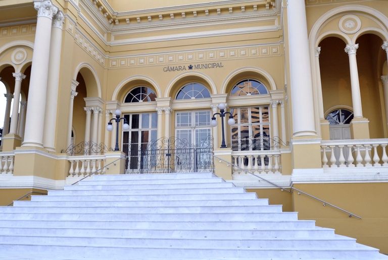 Em conjunto, comissões discutem criação e organização de cargos 