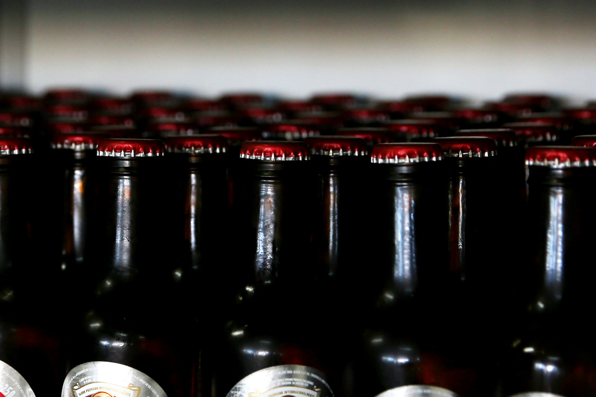 Em Curitiba, mercados e bares serão obrigados a recolher long necks vazias