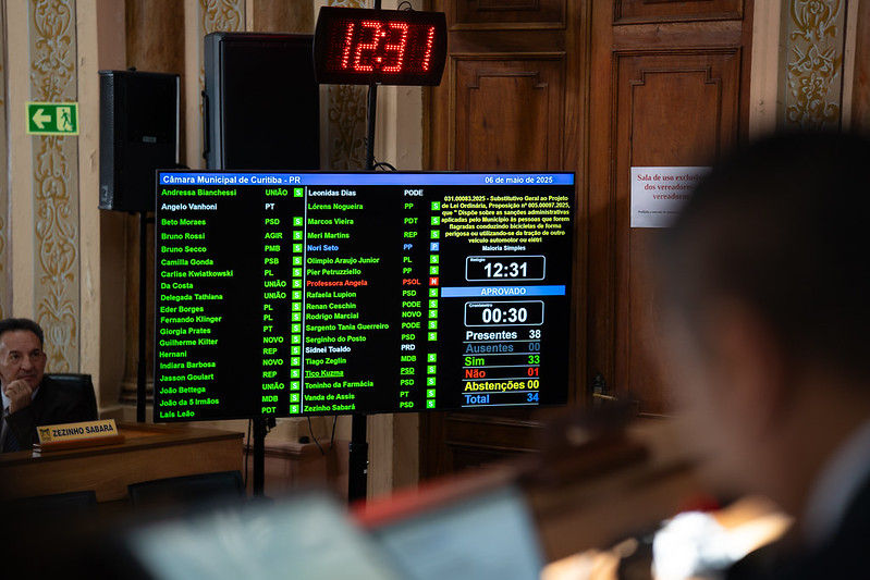 Em Curitiba, multa por “rabeira” em ônibus será de 100 tarifas