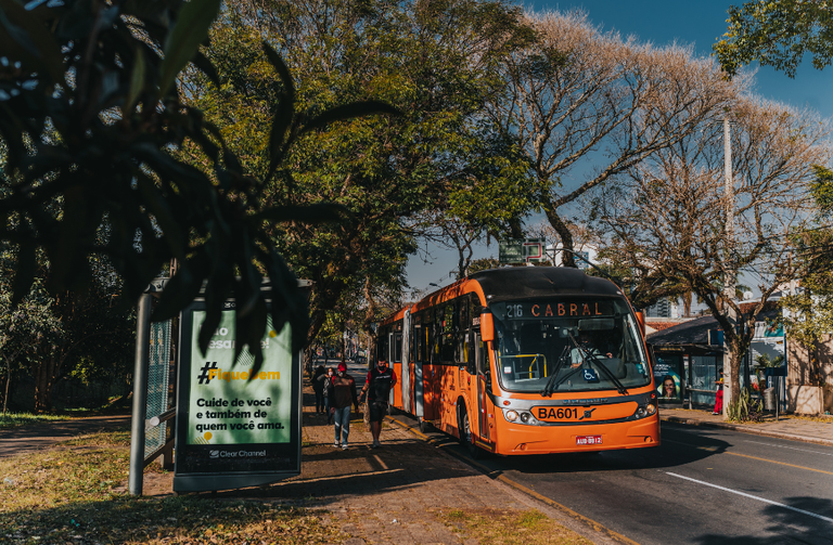Em Curitiba, projeto autoriza o desembarque fora dos pontos de ônibus 