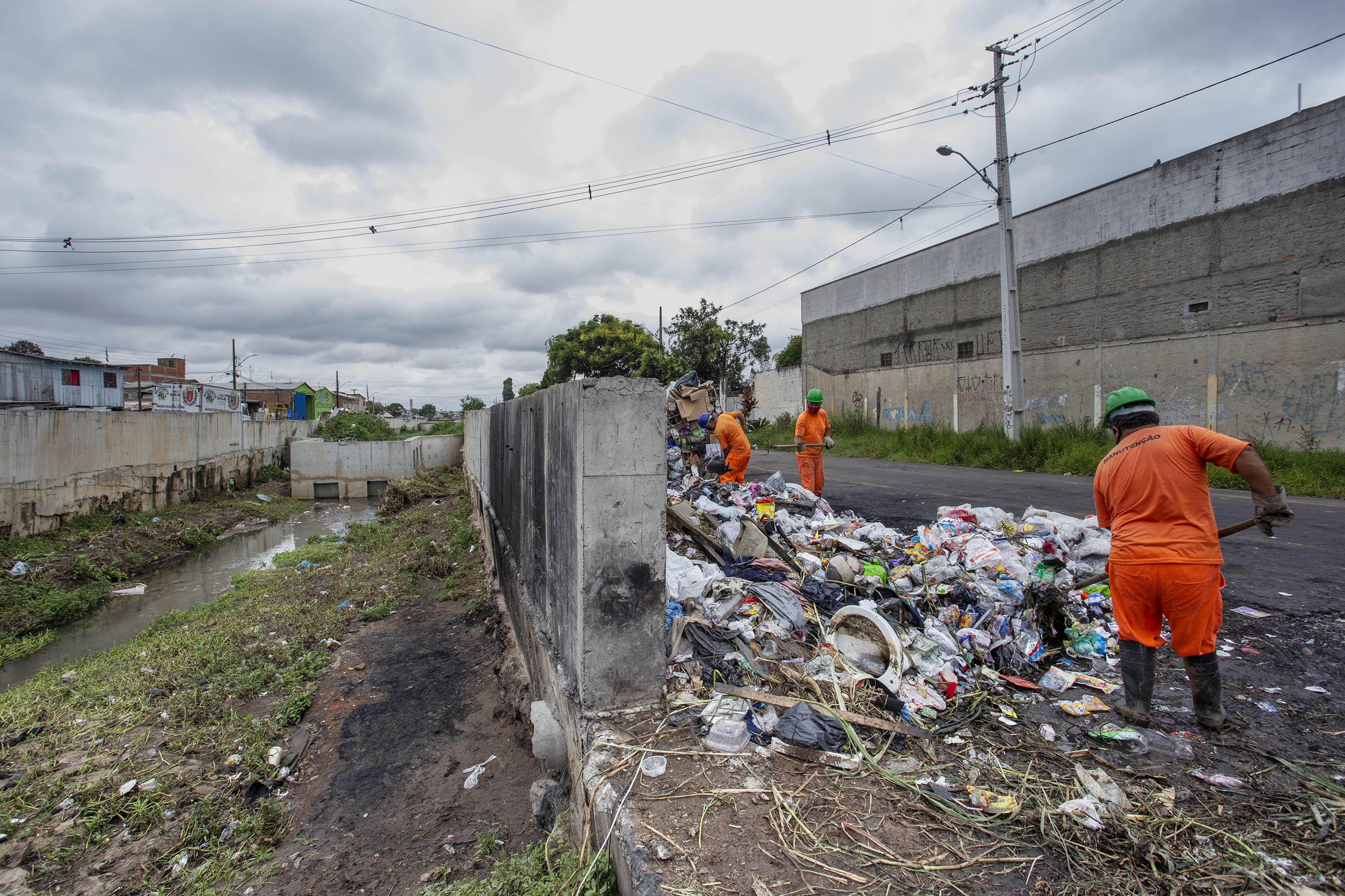 Projeto prevê uso de câmeras para combater descarte clandestino de lixo