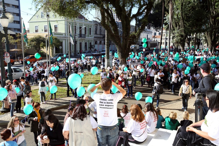 Em greve, professores municipais apresentam reivindicações à Câmara