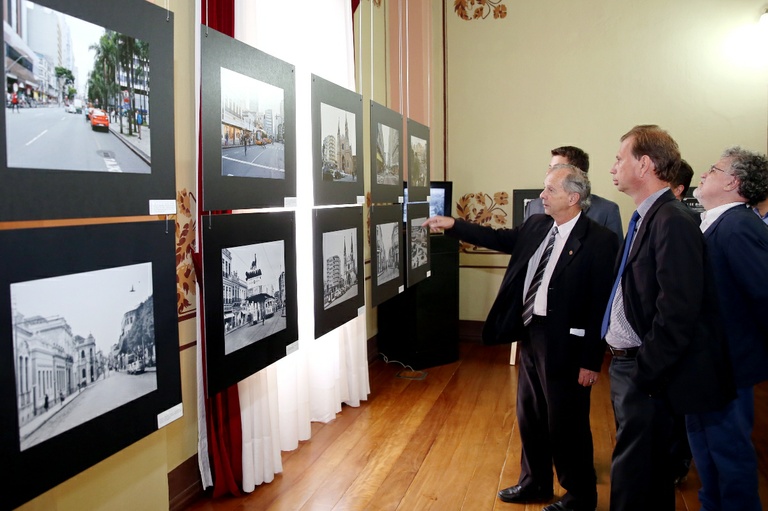 Em homenagem à cidade, Câmara inaugura exposição "Curitiba Ontem e Hoje"