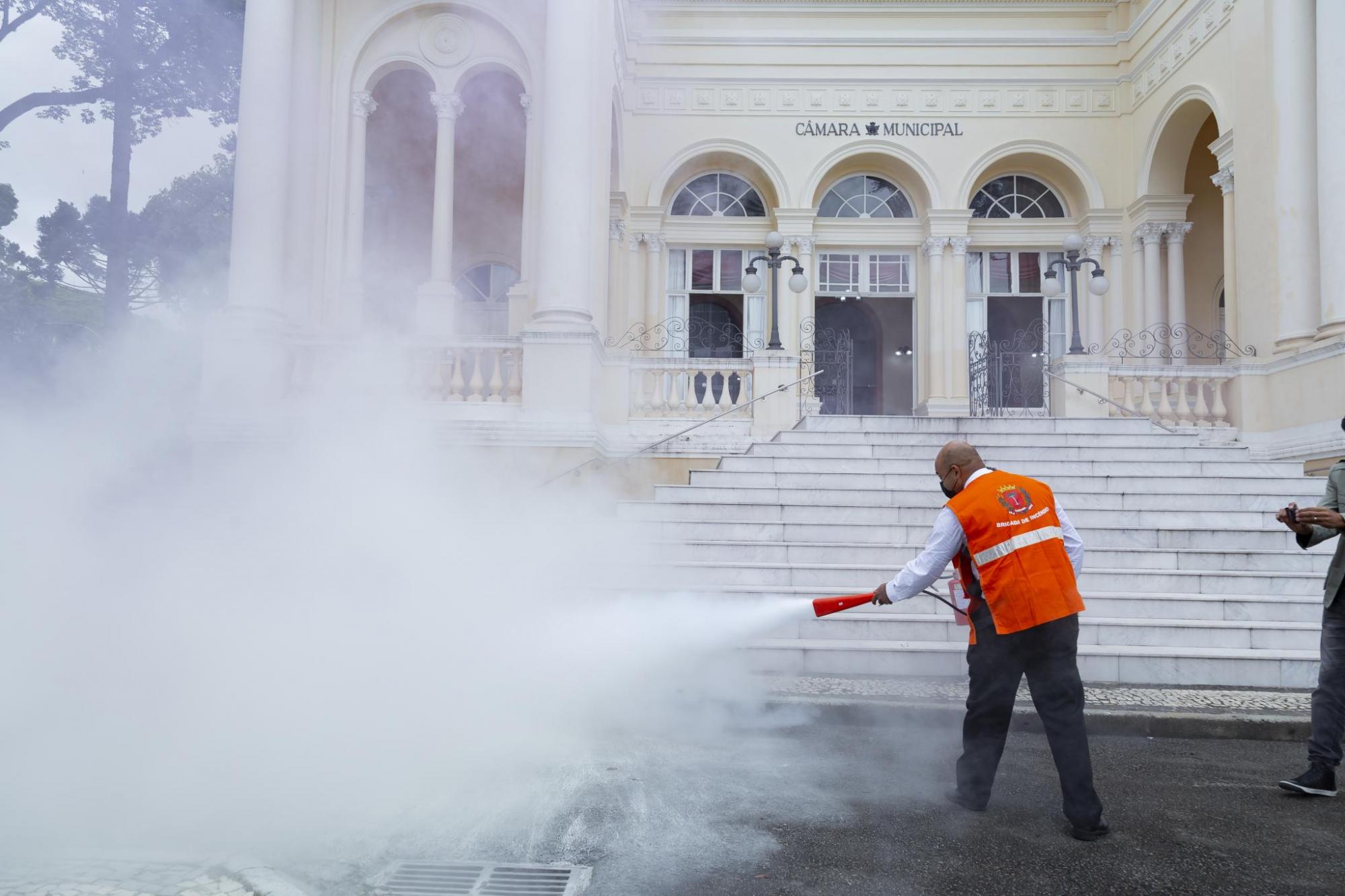 Em incêndio simulado, CMC tem evacuação do plenário e anexos