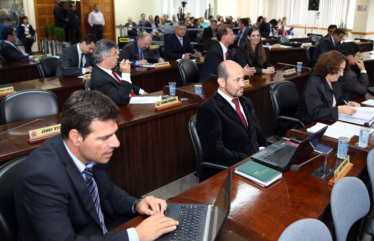 Em sessão extraordinária, diretor da Urbs fala sobre licitação na Rodoferroviária 